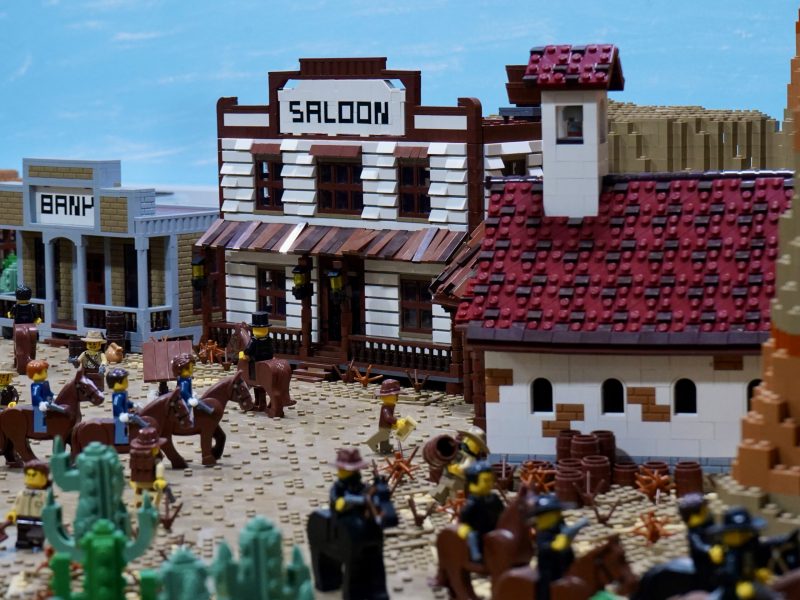 Saloon und Kirche aus der Westernwelt von Bob Brickman